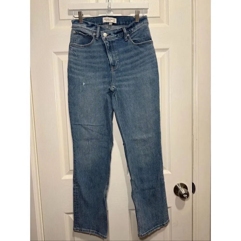 Abercrombie & Fitch the 90’s straight ultra high rise 27/4 short